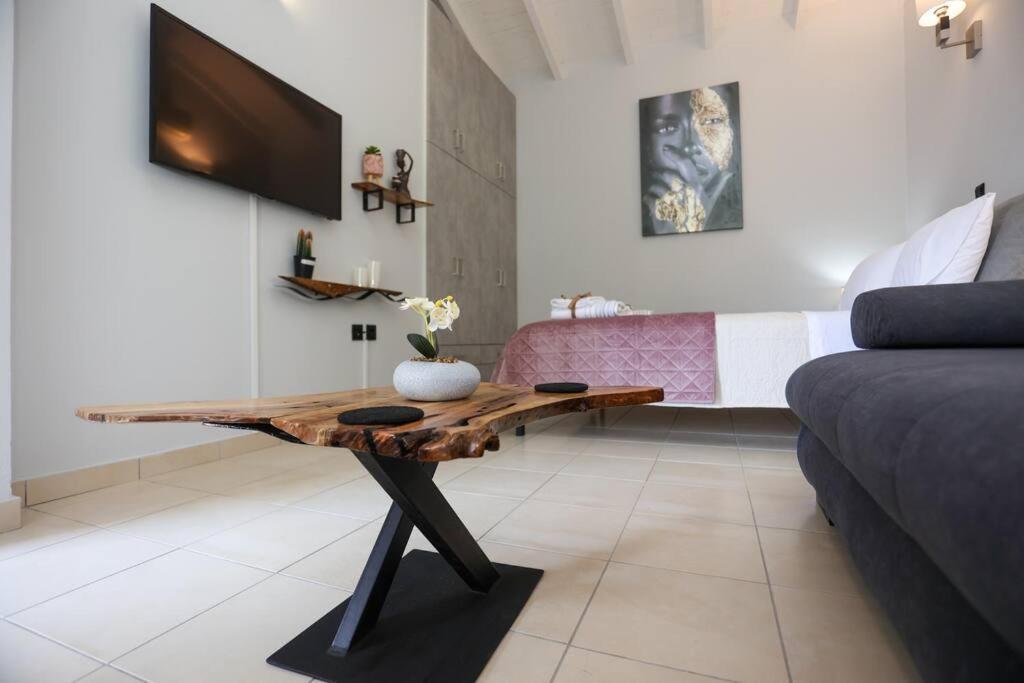 Fox Studio, Corfu